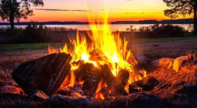 Las fogatas: el alma de un campamento scout